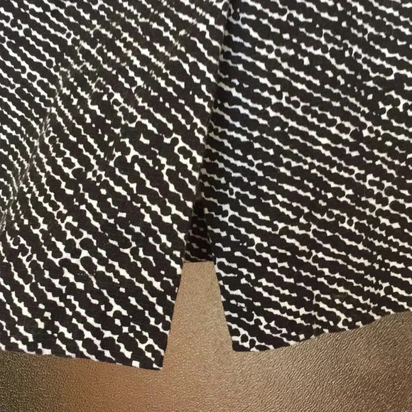 NY & Co Black and White Pencil Skirt - Picture 3 of 4